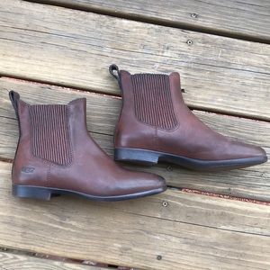 Size 5.5 UGG Chelsea Booties